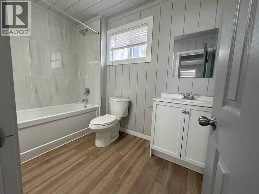 10021 106 Avenue — photo 10 of 16