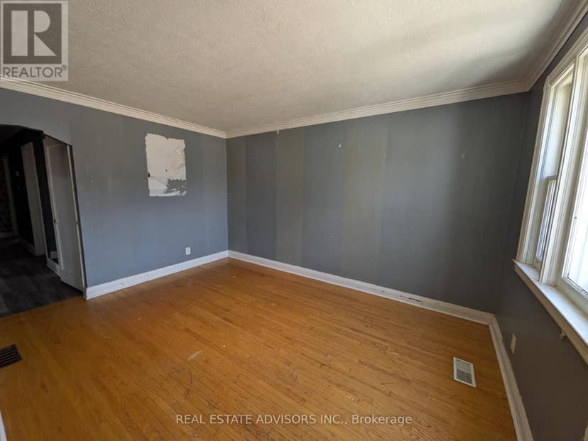 45 Pitt Avenue — photo 2 of 20