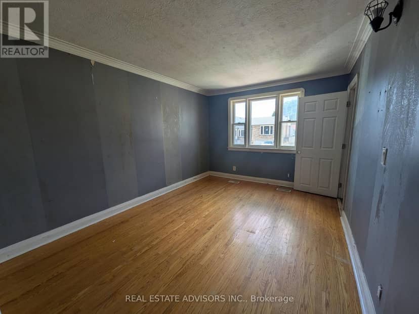45 Pitt Avenue — photo 3 of 20