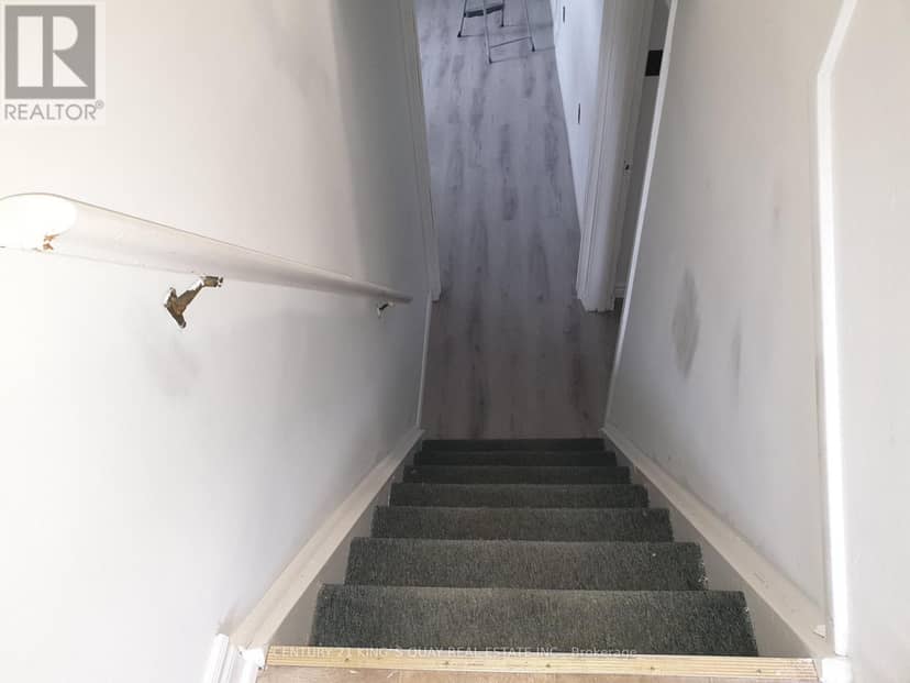 18 Manor Crescent — photo 19 of 23