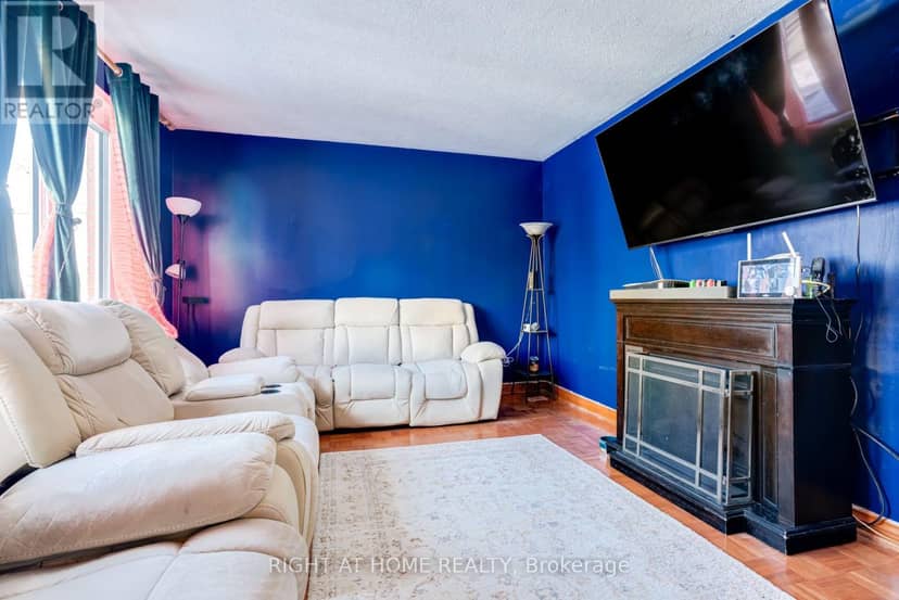 4 Leslie Street — photo 3 of 40