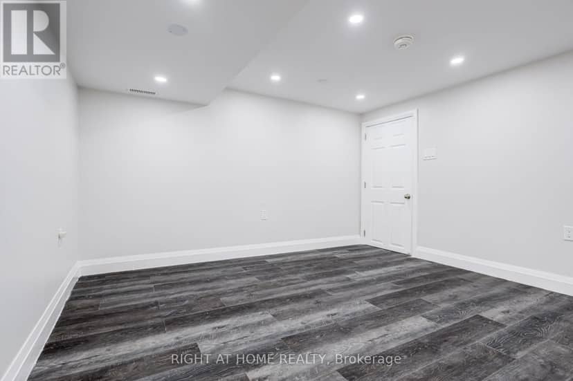 4 Leslie Street — photo 39 of 40