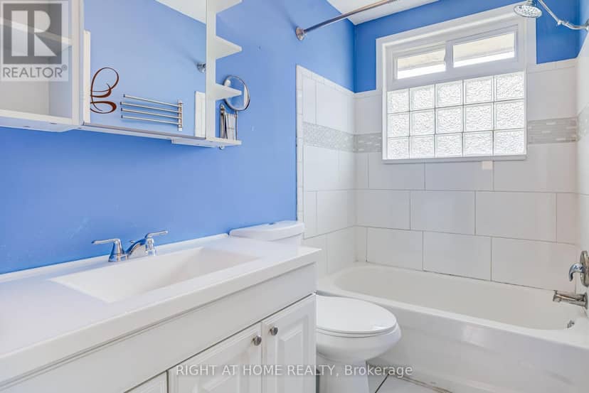 17 Toulon Crescent — photo 11 of 27