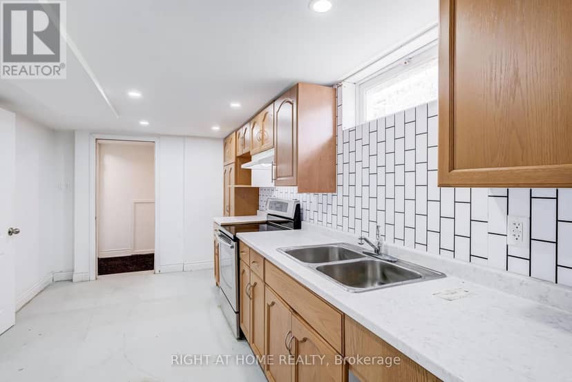 17 Toulon Crescent — photo 17 of 27