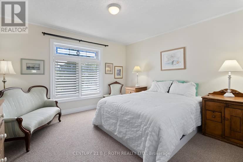 75 Marine Drive — photo 17 of 40