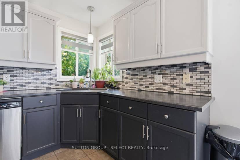 1789 Devos Drive — photo 17 of 40