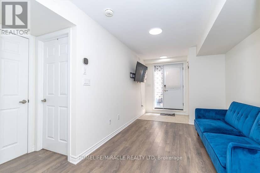 413 - 2789 Eglinton Avenue — photo 10 of 25