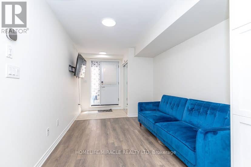 413 - 2789 Eglinton Avenue — photo 9 of 25