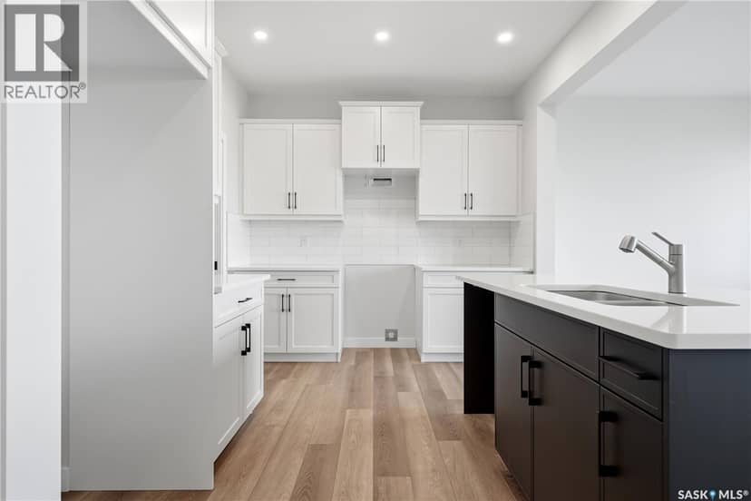 3180 Favel DRIVE — photo 3 of 40