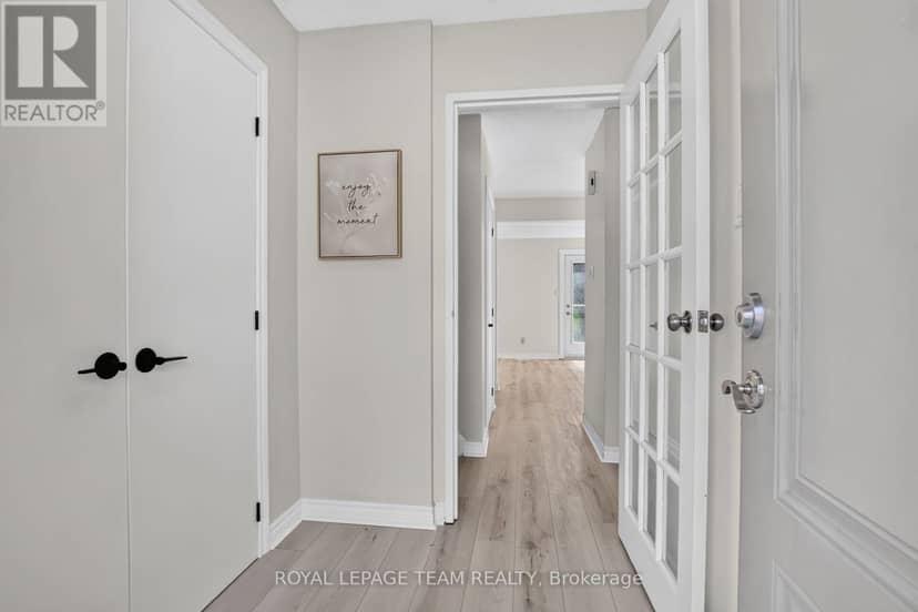 120 McClintock Way — photo 3 of 40
