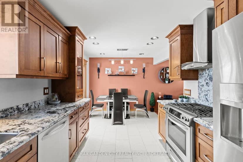 8842 Roosevelt Street — photo 12 of 28