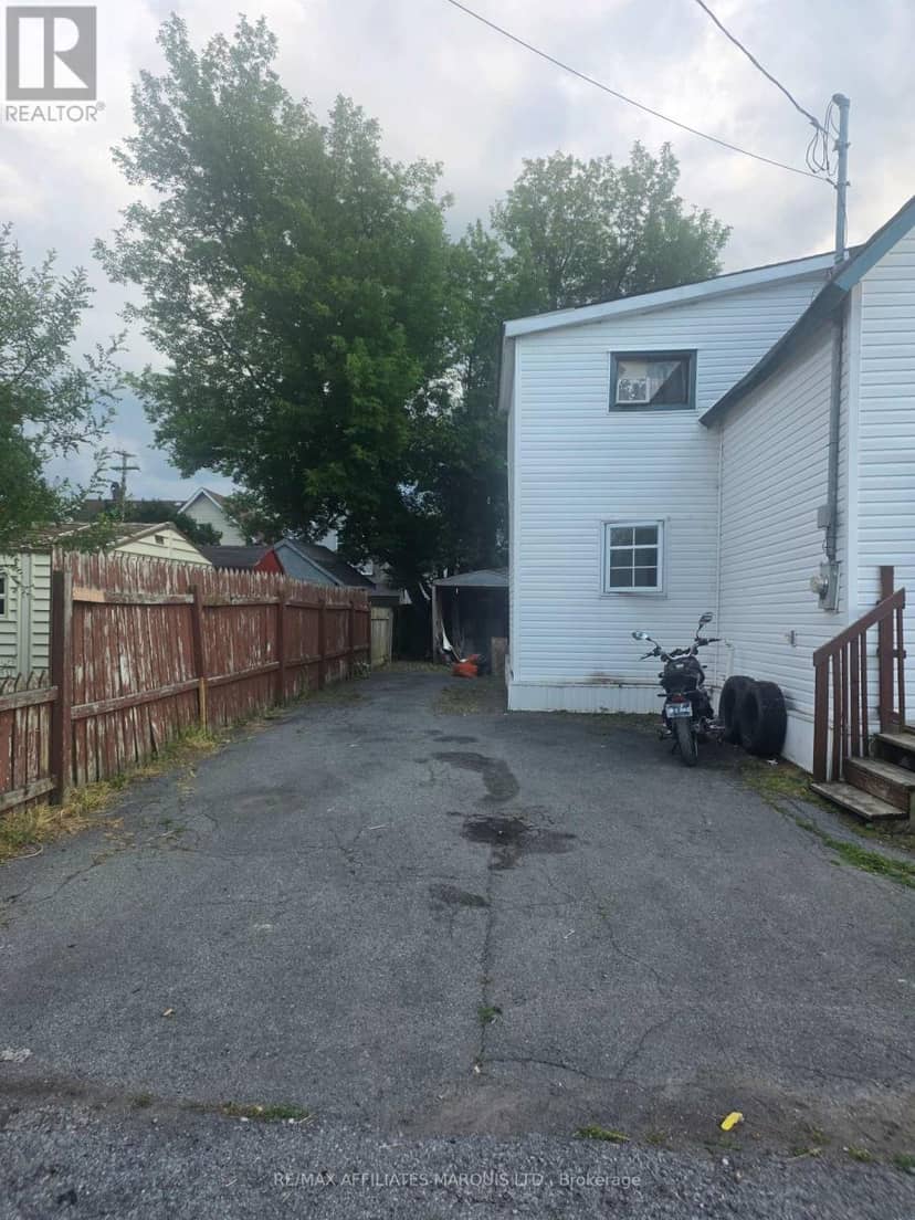512 First Street W — photo 3 of 5