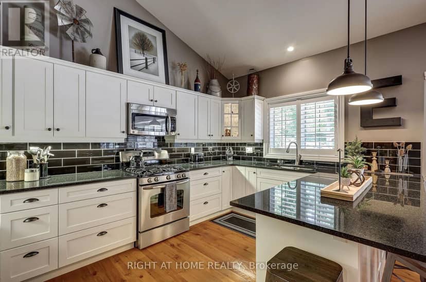 10047 Jennison Crescent — photo 14 of 40
