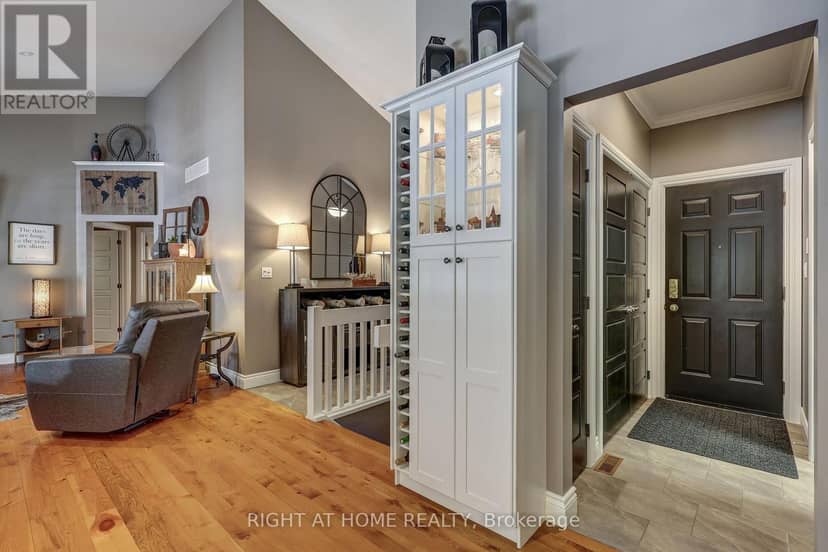 10047 Jennison Crescent — photo 8 of 40