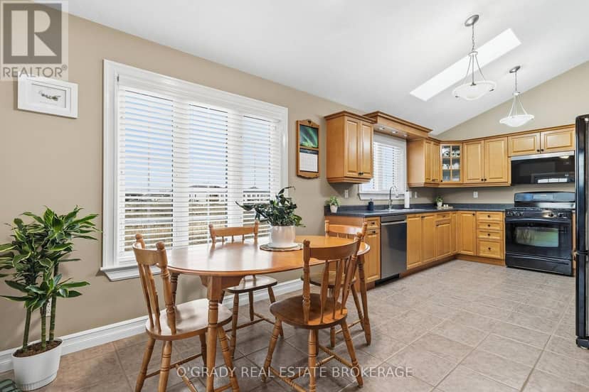 1004 Crestwood Drive — photo 14 of 40
