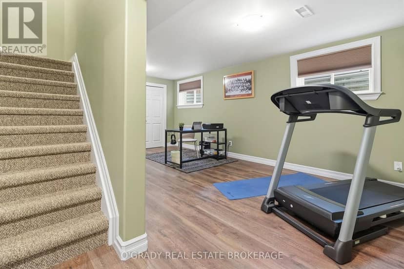 1004 Crestwood Drive — photo 36 of 40