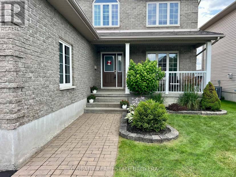 1004 Crestwood Drive — photo 4 of 40