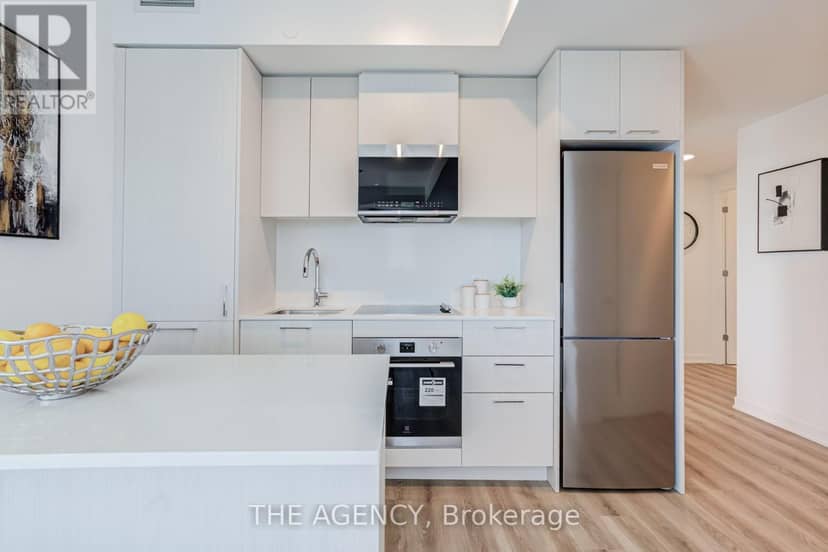 2403 - 10 Oak Street — photo 11 of 36