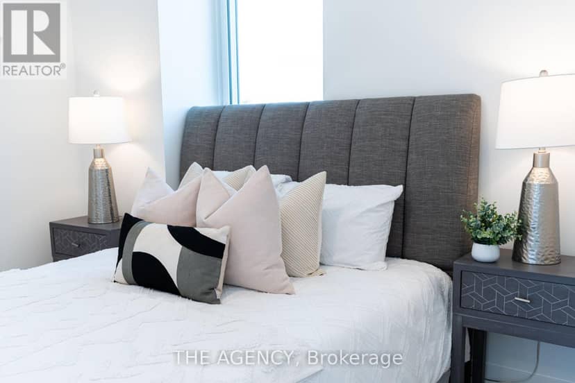 2403 - 10 Oak Street — photo 18 of 36