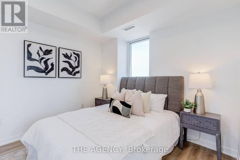 2403 - 10 Oak Street — photo 19 of 36
