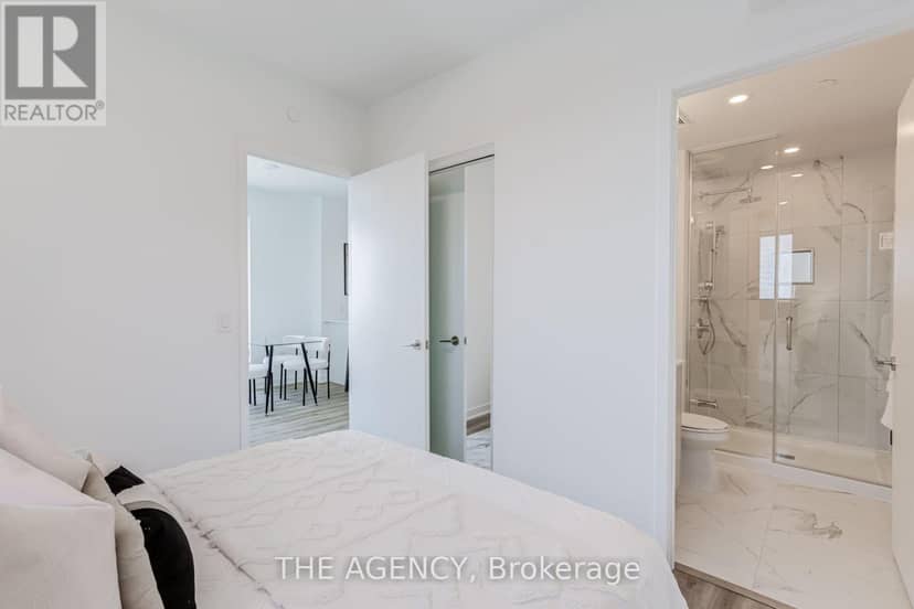 2403 - 10 Oak Street — photo 20 of 36