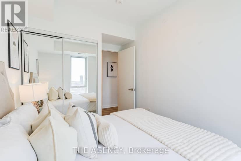 2403 - 10 Oak Street — photo 23 of 36