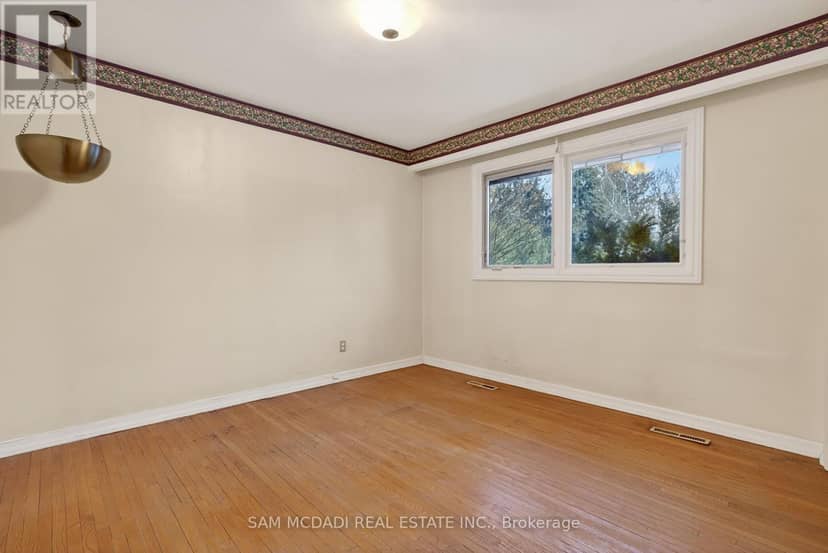 521 Vanessa Crescent — photo 23 of 38