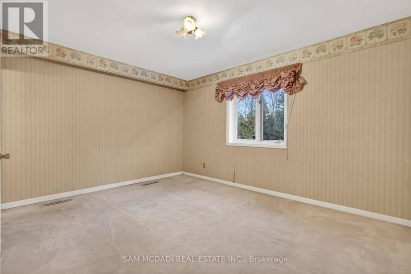 521 Vanessa Crescent — photo 24 of 38
