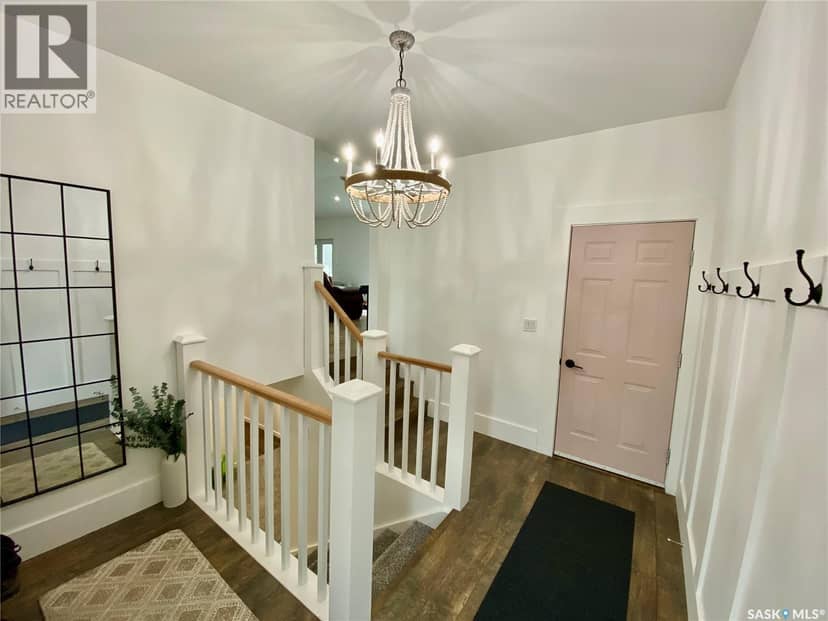 837 Prospect AVENUE, Oxbow, photo 2