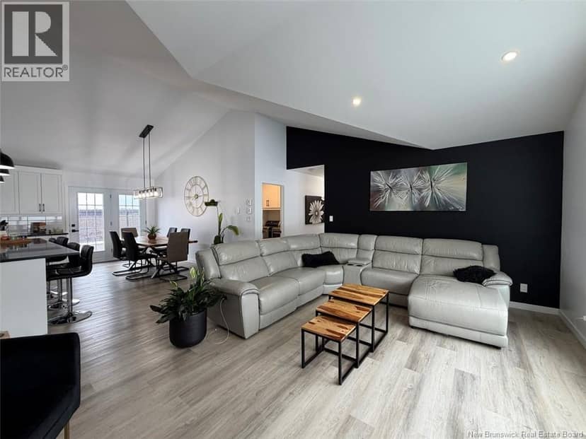 42 Chouinard Street — photo 9 of 38