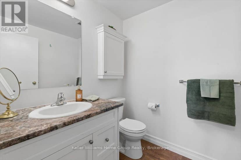 902 - 24 Marilyn Drive — photo 18 of 35