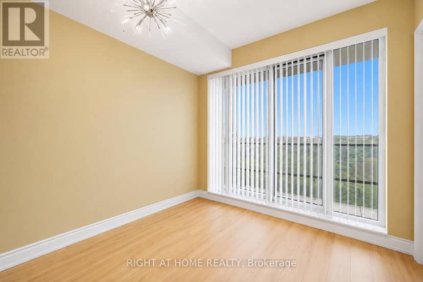 1010 - 9618 Yonge Street — photo 27 of 40