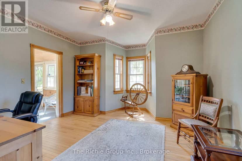 15 Emma Street — photo 11 of 40