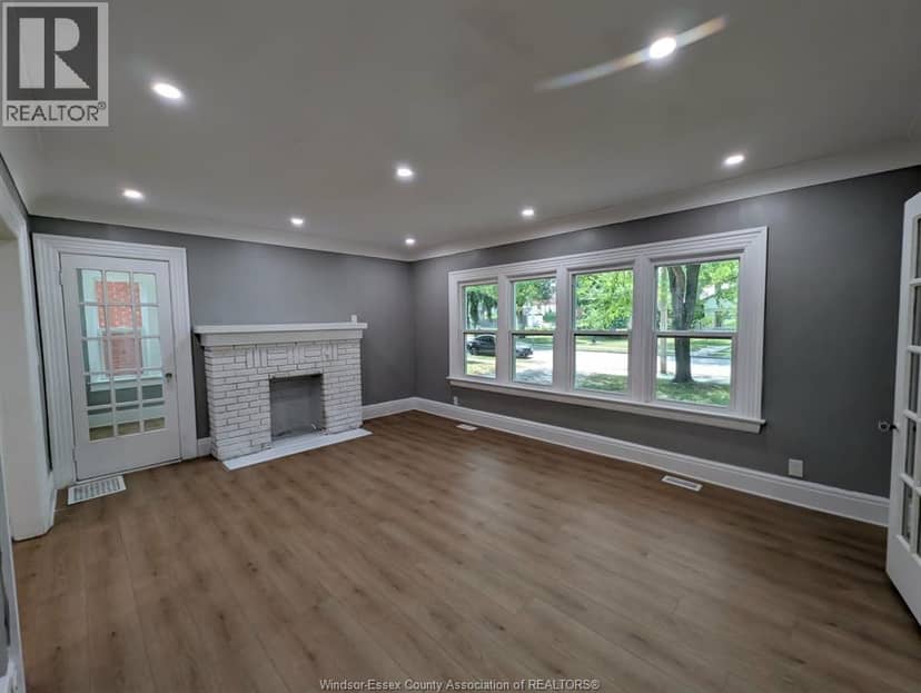 1484 Victoria Avenue — photo 13 of 36