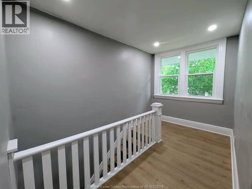 1484 Victoria Avenue — photo 18 of 36