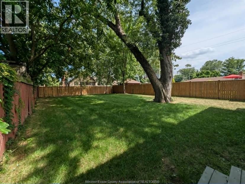 1484 Victoria Avenue — photo 3 of 36