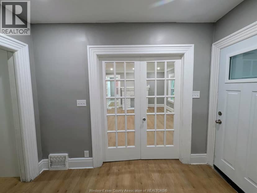 1484 Victoria Avenue — photo 7 of 36
