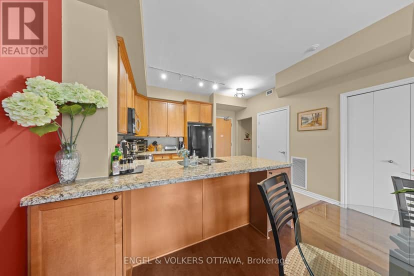 304 - 205 Bolton Street — photo 12 of 40