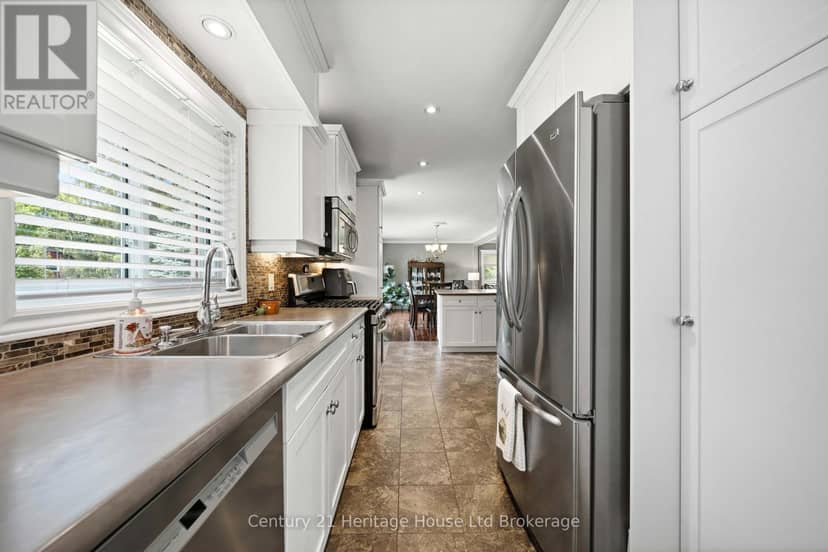462 Rivercrest Drive — photo 8 of 40