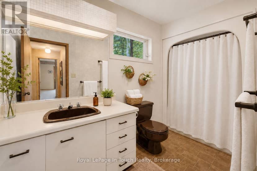 54 Lackie Crescent — photo 12 of 30