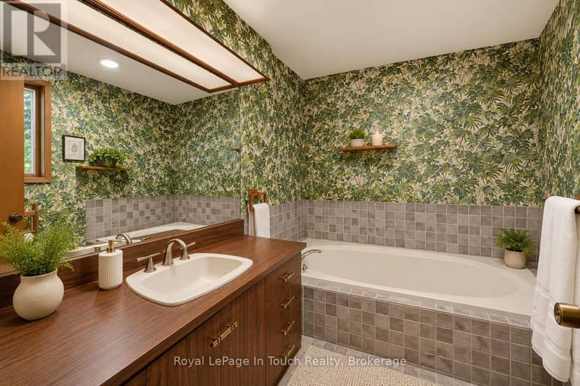 54 Lackie Crescent — photo 14 of 30