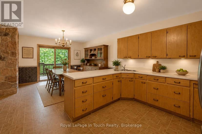 54 Lackie Crescent — photo 8 of 30
