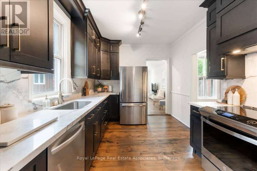 21 Peace Street — photo 17 of 40
