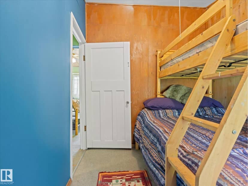 4907 54 ST — photo 16 of 40