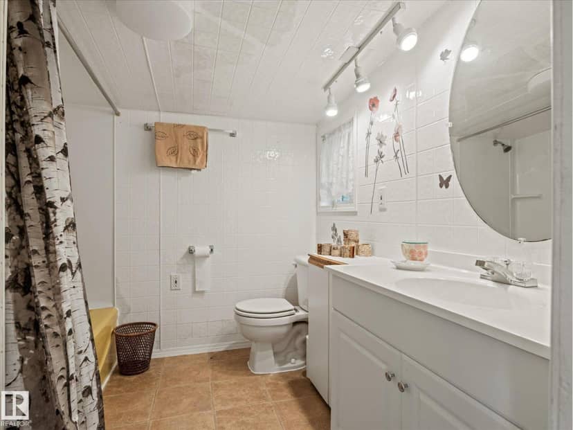 4907 54 ST — photo 21 of 40
