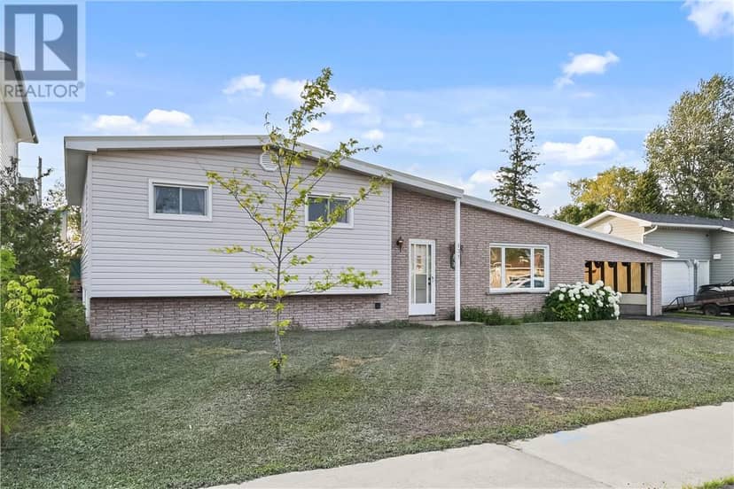 137 SIME Street, Espanola, photo 2