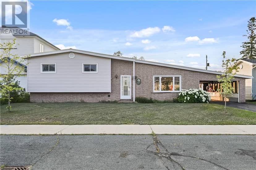 137 SIME Street, Espanola, photo 3