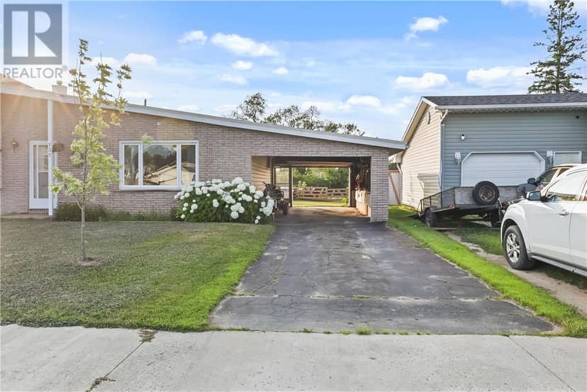 137 SIME Street, Espanola, photo 4