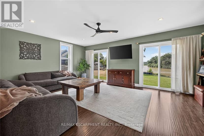 7327 Rainham Road — photo 15 of 40