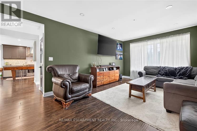 7327 Rainham Road — photo 19 of 40